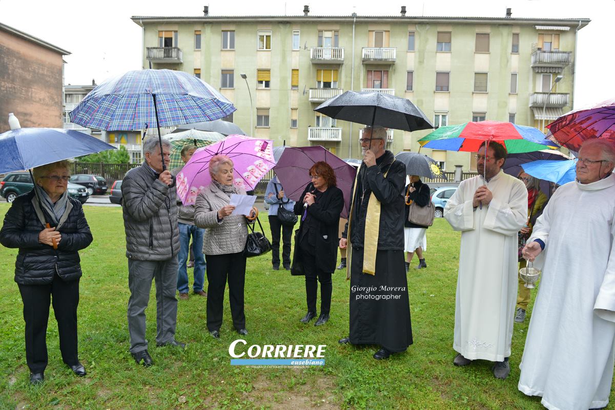 La grande croce di don Luigi Longhi torna a