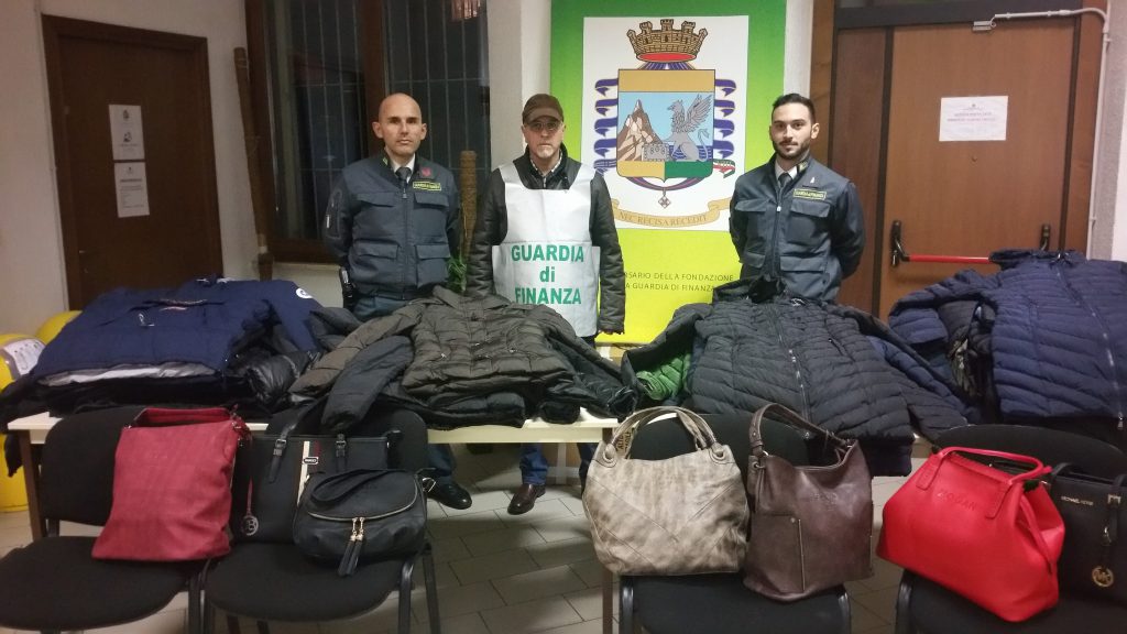 Capi Di Abbigliamento Contraffatti Sequestrati Alla Fiera Di S. Martino ...