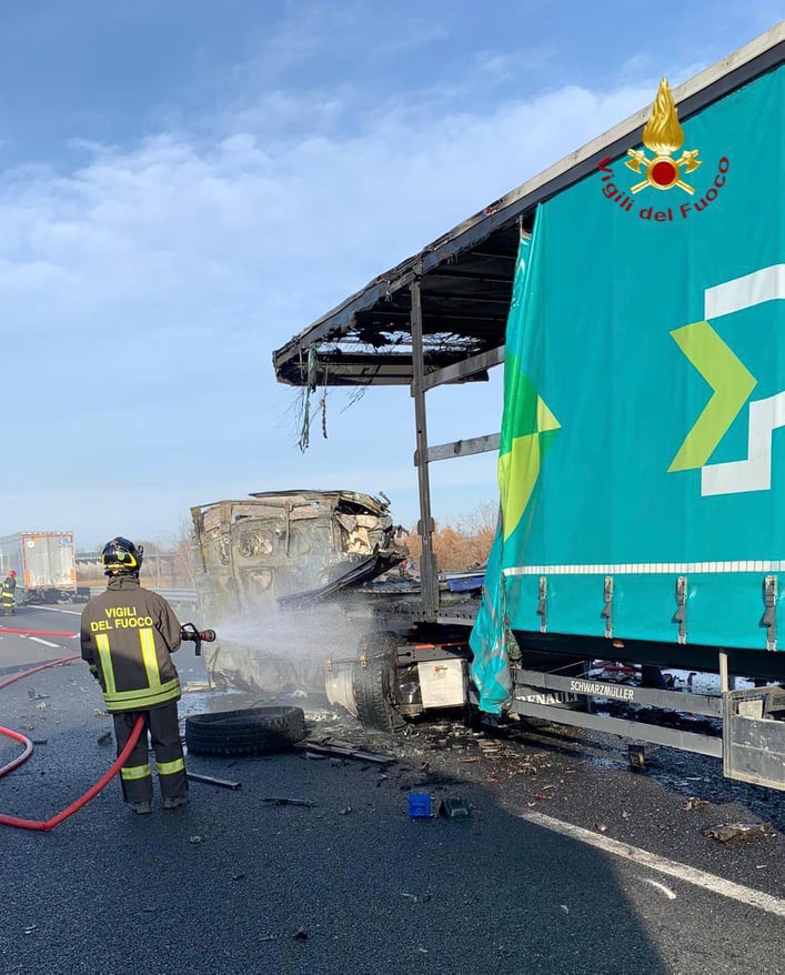 Tamponamento Tra Due Camion: Un Morto Sulla A4 All’altezza Di Santhià ...