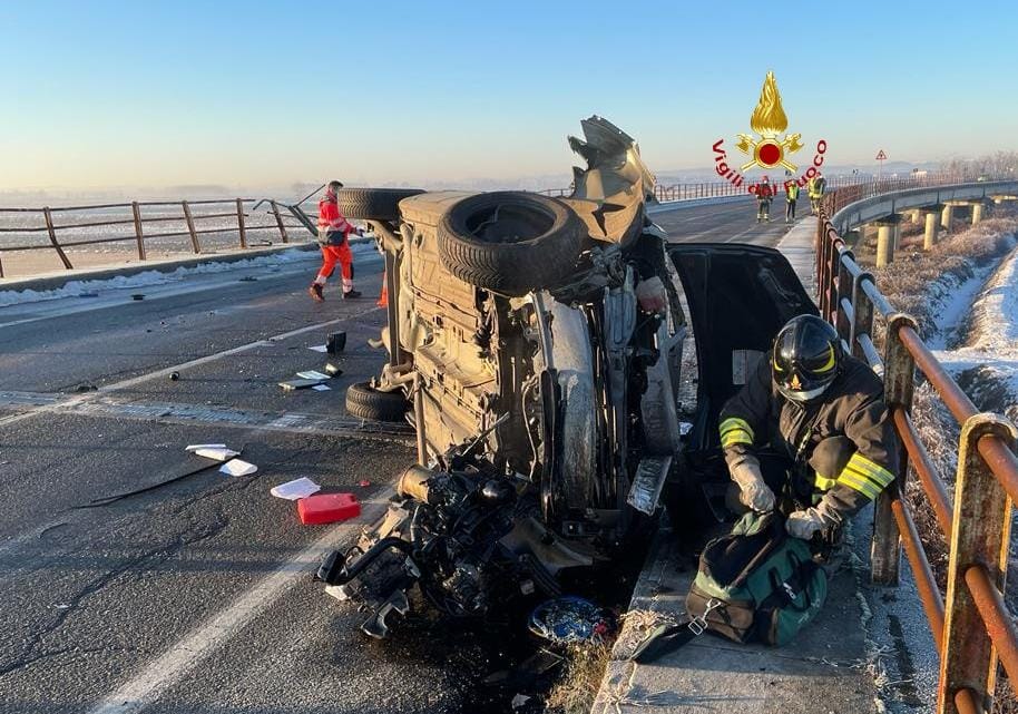 Vercellese Incidente Lungo La Sp Autovettura Cappottata Illesa La Conducente Corriere