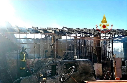 Crescentino Incendio Ad Una Tettoia Di Una Cascina Corriere Eusebiano