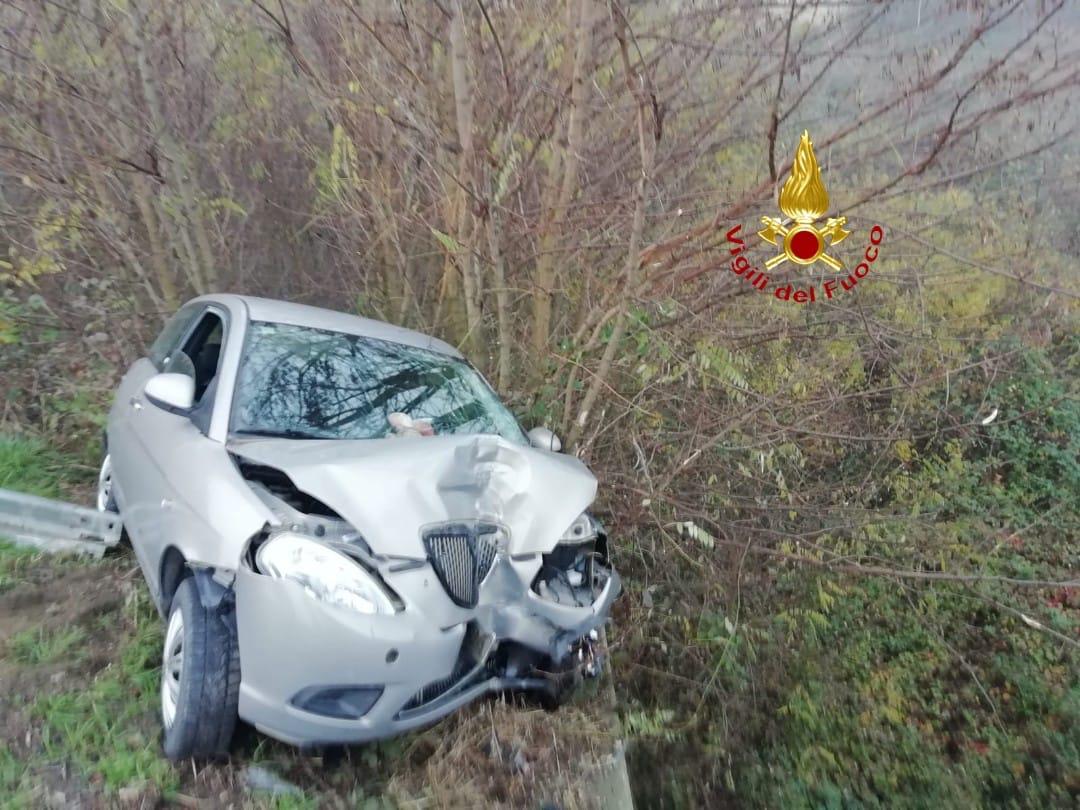 Fuori strada a Crescentino rischia un volo di 20 metri sulla ferrovia ...